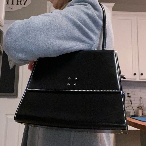 Vasic $350+ Large Bee Black Handle Leather Shoulder Bag - Picture 4 of 16